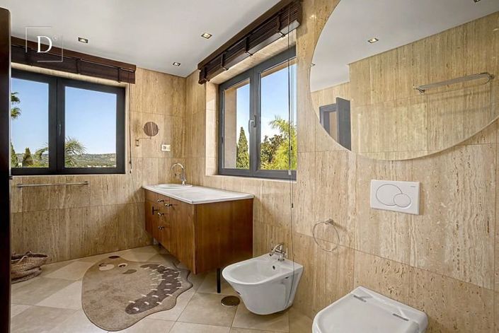 Image No.55-5 Bed House for sale