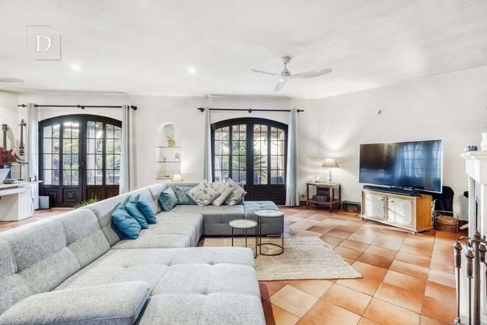 Image No.7-7 Bed House for sale