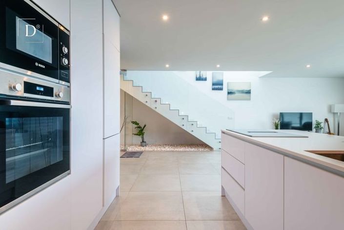 Image No.10-3 Bed House for sale