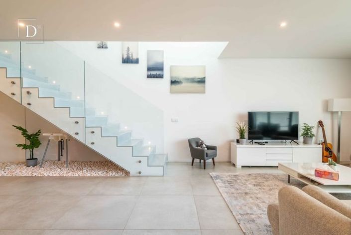 Image No.13-3 Bed House for sale