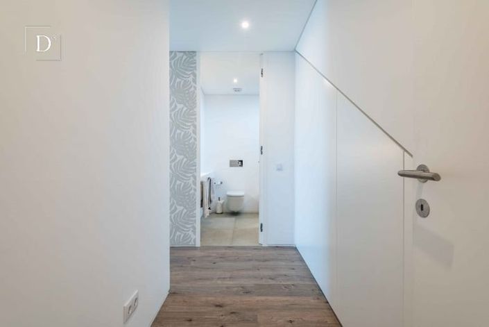 Image No.18-3 Bed House for sale