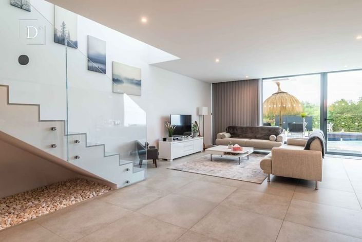 Image No.6-3 Bed House for sale
