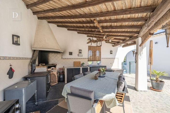 Image No.3-4 Bed House for sale