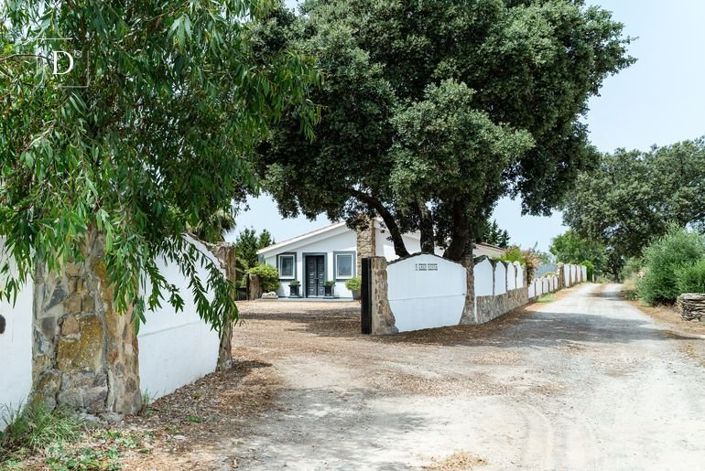Image No.11-3 Bed House for sale