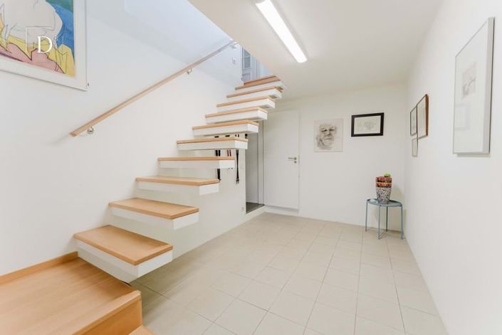 Image No.30-7 Bed House for sale