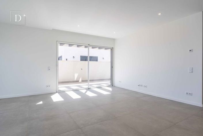 Image No.15-3 Bed House for sale