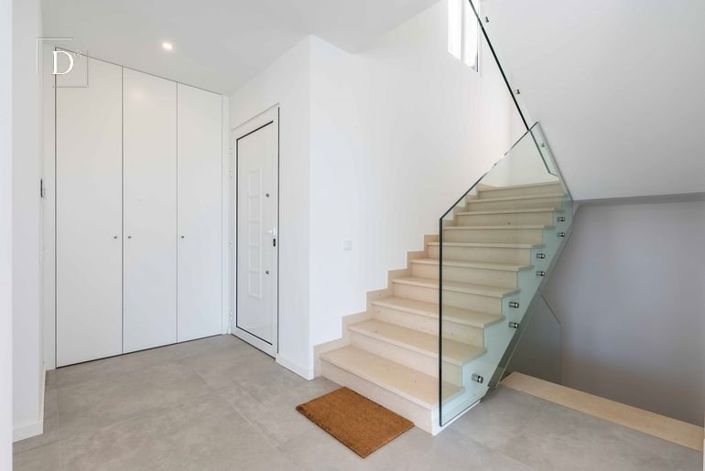 Image No.17-3 Bed House for sale