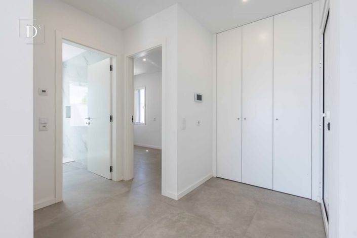 Image No.18-3 Bed House for sale