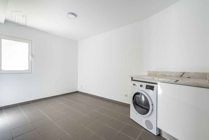 Image No.21-3 Bed House for sale