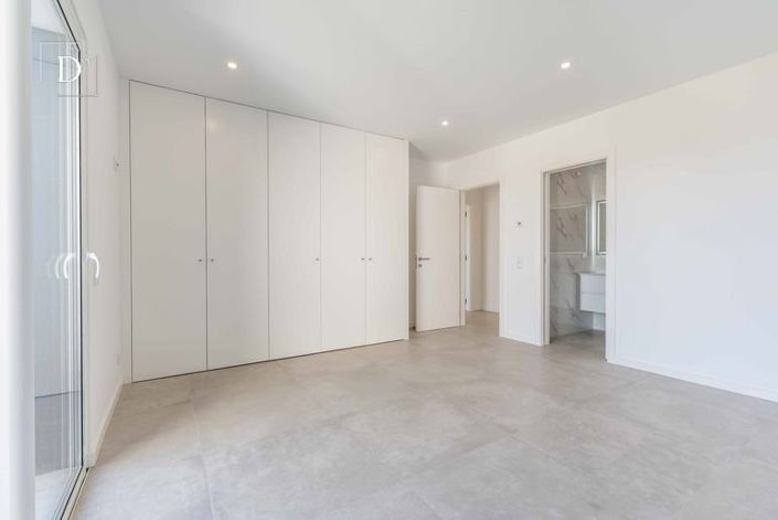 Image No.26-3 Bed House for sale