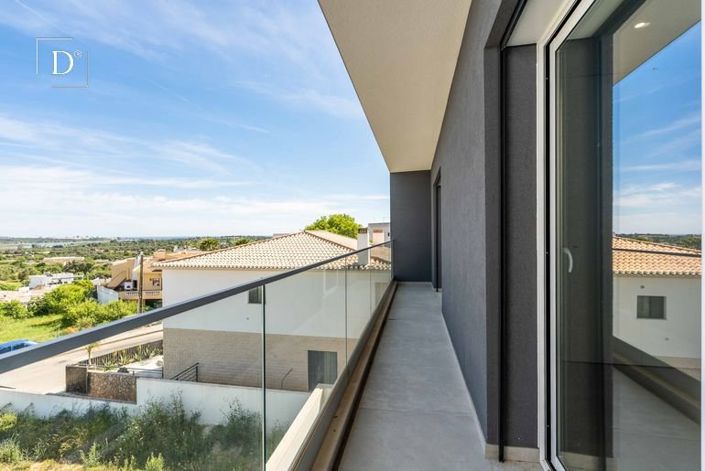 Image No.32-3 Bed House for sale
