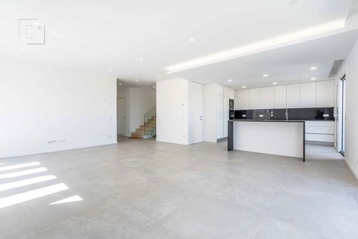 Image No.6-3 Bed House for sale