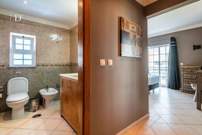 Image No.17-4 Bed House for sale