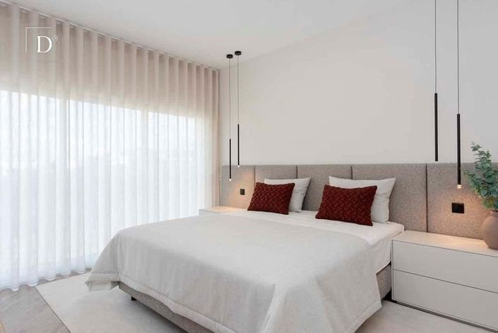 Image No.10-3 Bed House for sale