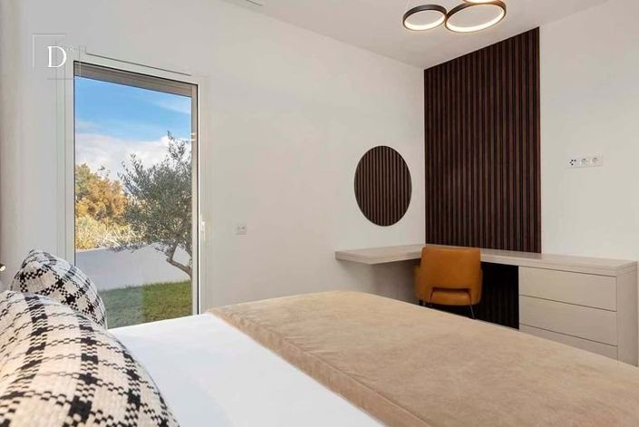 Image No.14-3 Bed House for sale