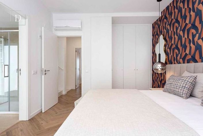 Image No.19-3 Bed House for sale