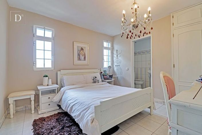 Image No.19-5 Bed House for sale