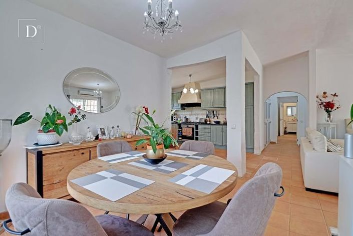 Image No.2-5 Bed House for sale