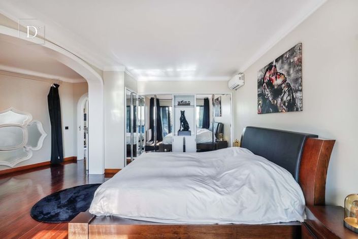Image No.18-8 Bed House for sale