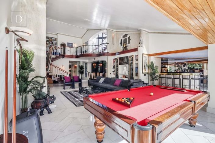 Image No.2-8 Bed House for sale