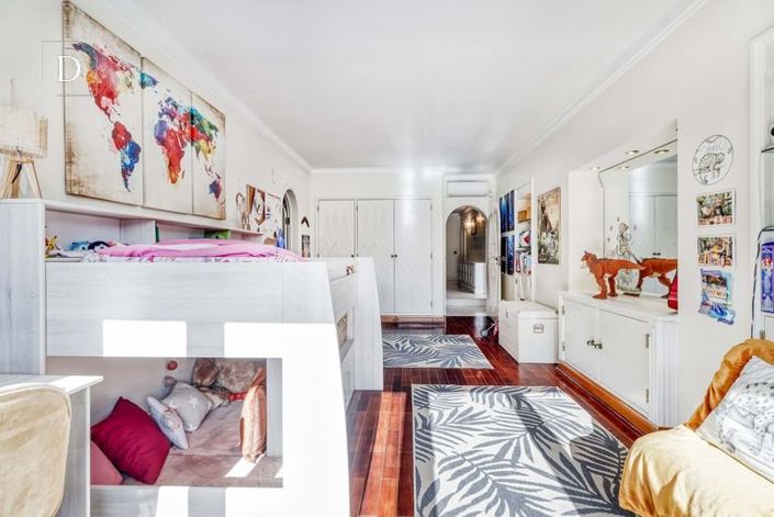Image No.27-8 Bed House for sale