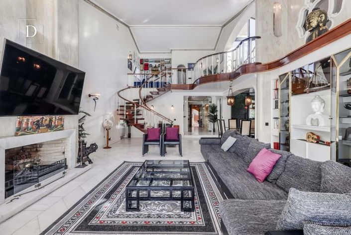 Image No.3-8 Bed House for sale