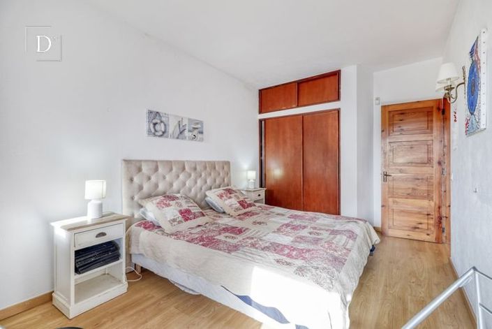 Image No.40-8 Bed House for sale