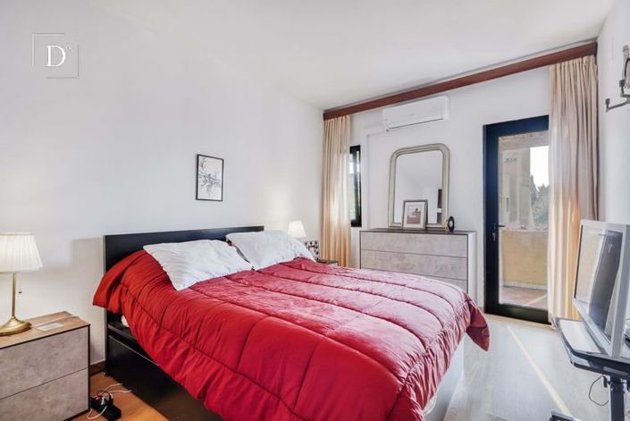 Image No.42-8 Bed House for sale
