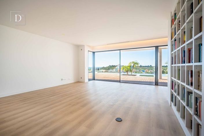 Image No.25-5 Bed House for sale