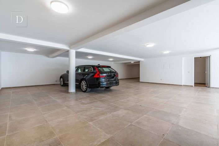 Image No.42-5 Bed House for sale