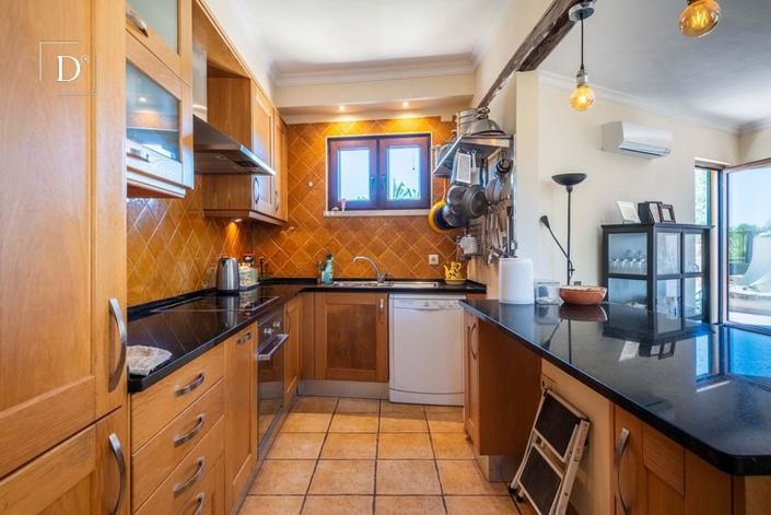 Image No.8-3 Bed House for sale