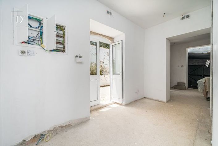 Image No.10-3 Bed House for sale