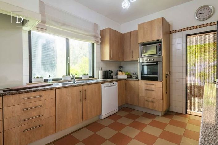 Image No.7-5 Bed House for sale