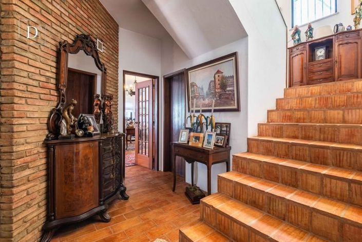 Image No.9-5 Bed House for sale