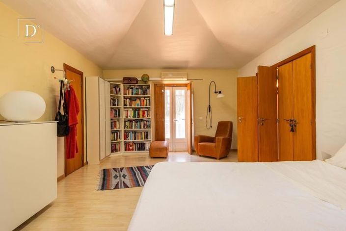 Image No.32-9 Bed Property for sale