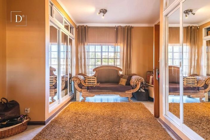 Image No.16-6 Bed House for sale