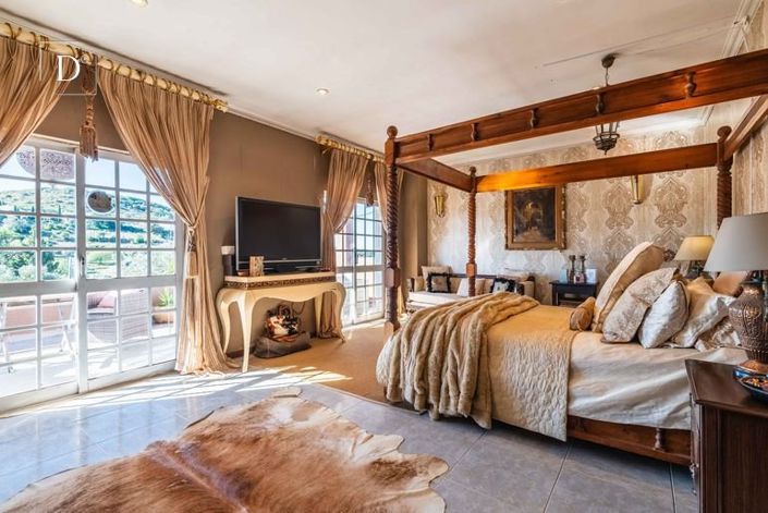 Image No.17-6 Bed House for sale