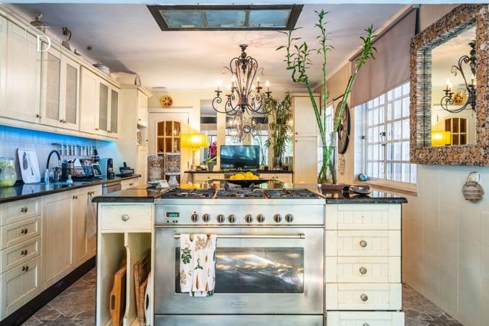 Image No.7-6 Bed House for sale