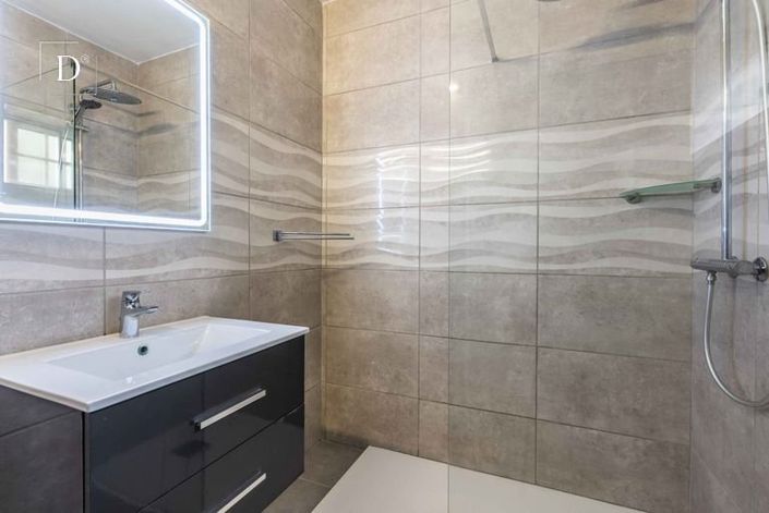 Image No.17-3 Bed House for sale