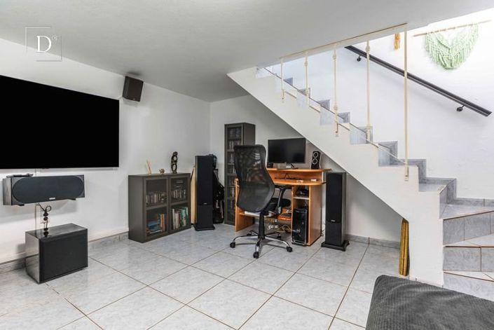 Image No.21-3 Bed House for sale