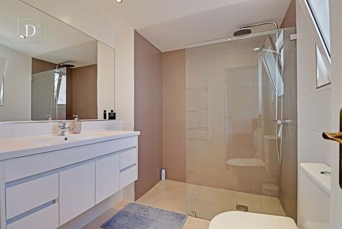 Image No.16-4 Bed House for sale