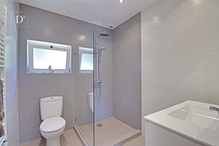 Image No.18-4 Bed House for sale