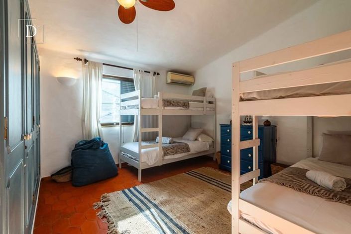 Image No.18-4 Bed House for sale