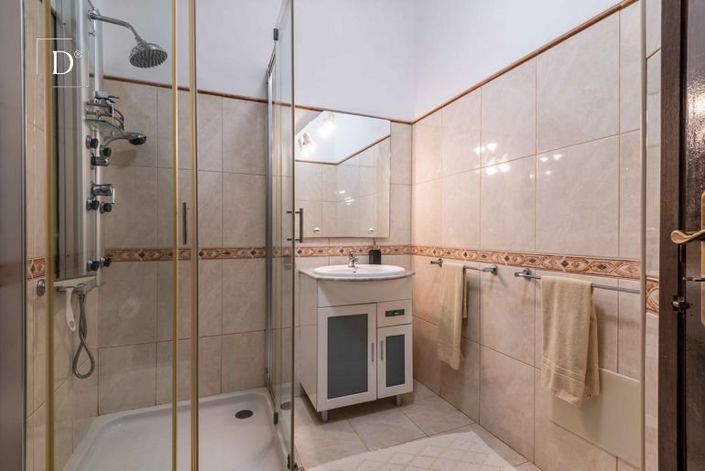 Image No.19-4 Bed House for sale