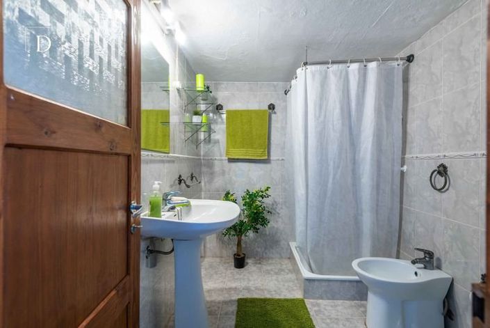 Image No.18-4 Bed House for sale