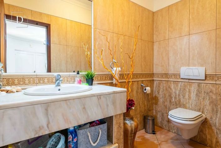 Image No.21-4 Bed House for sale