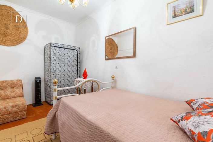 Image No.13-3 Bed House for sale