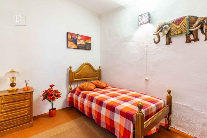 Image No.15-3 Bed House for sale