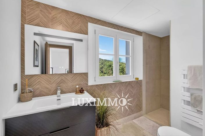 Image No.8-4 Bed House for sale