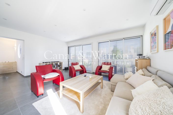 Image No.11-6 Bed House for sale